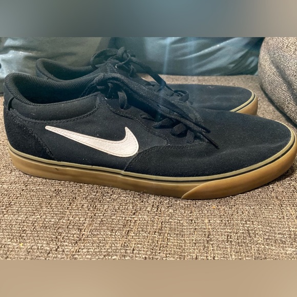 Nike SB Chronic 2 Black White Lace Up Sneakers Skater Flat Comfort Casual - Picture 2 of 6